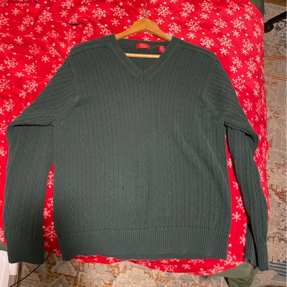 IZOD V-Neck Sweater, men’s size large - Picture 4 of 5